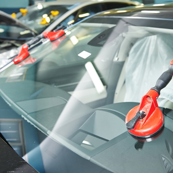 Auto glass company to contact when windshield is shattered  in Treasure Island FL