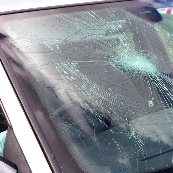 what auto glass replacement company to contact and what does it cost to fix broken windshield  in Treasure Island